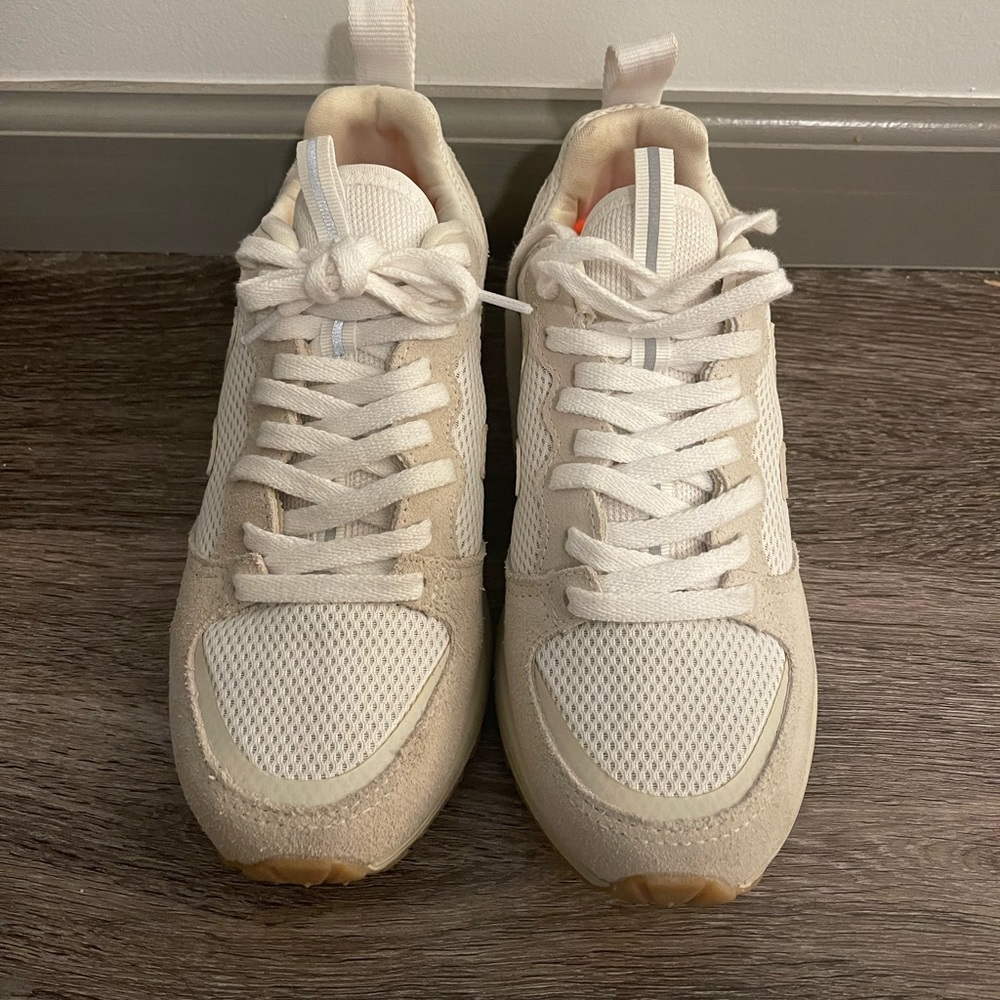 Veja Women's Sneakers in White and Cream